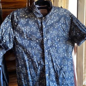 Short sleeve button down